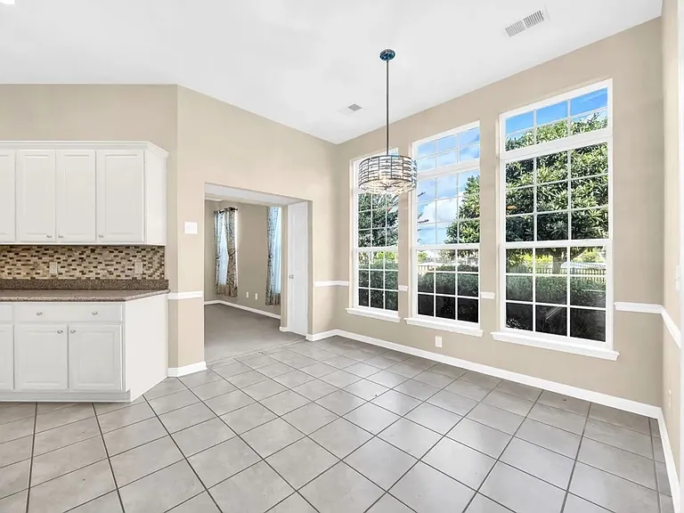 414 Carriage Lake Dr — Photo 6