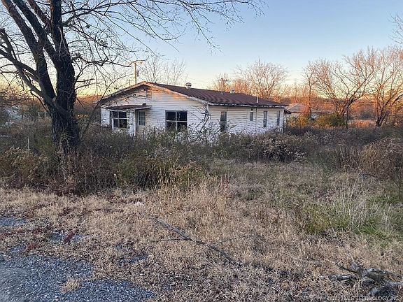 2nd image of 301 N 1st St
