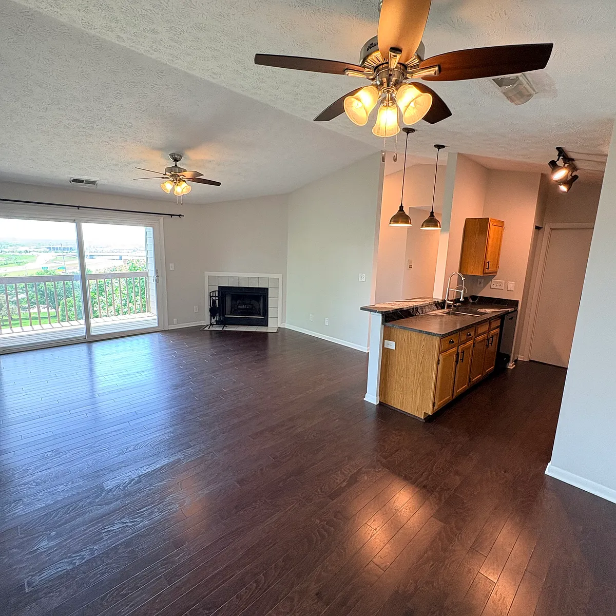 Building Photo - 8939 Eagleview Dr #10