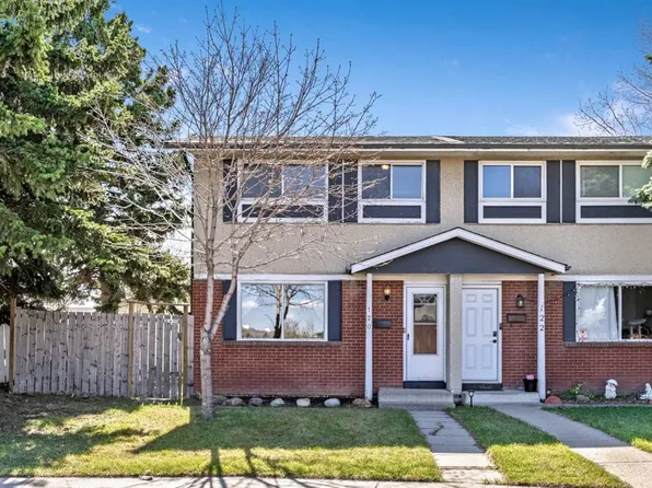120 E Pennsburg Way SE, Calgary, AB T2A 2J5