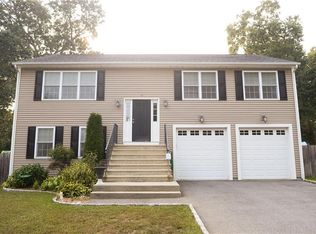 61 Taplow St, Warwick, RI 02889