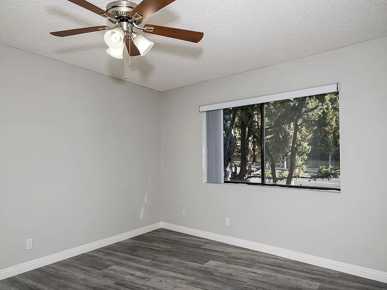 334 Monterey Rd — Photo 9