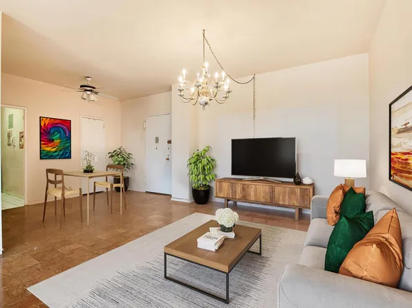 70-25 Yellowstone Boulevard image 7 of 22