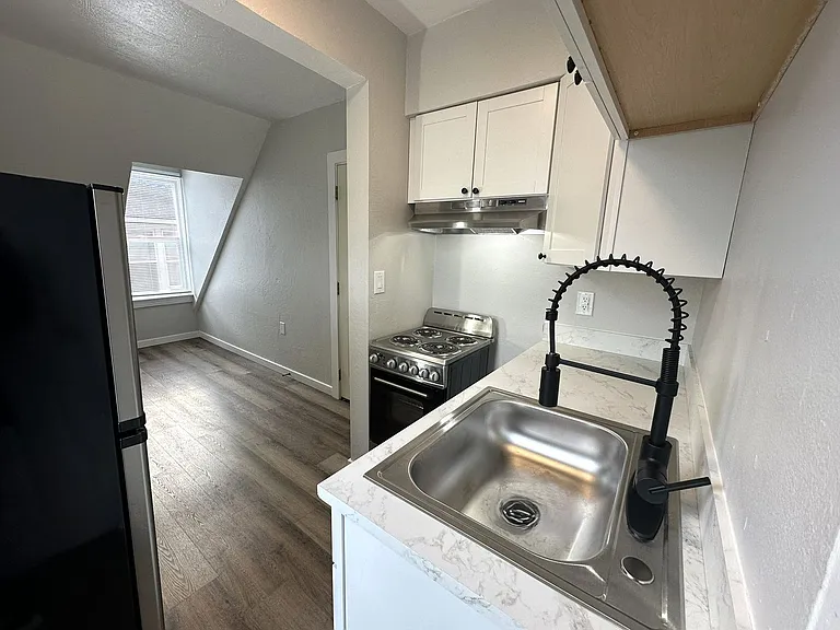 2317 Grand- 5 Unit — Photo 14