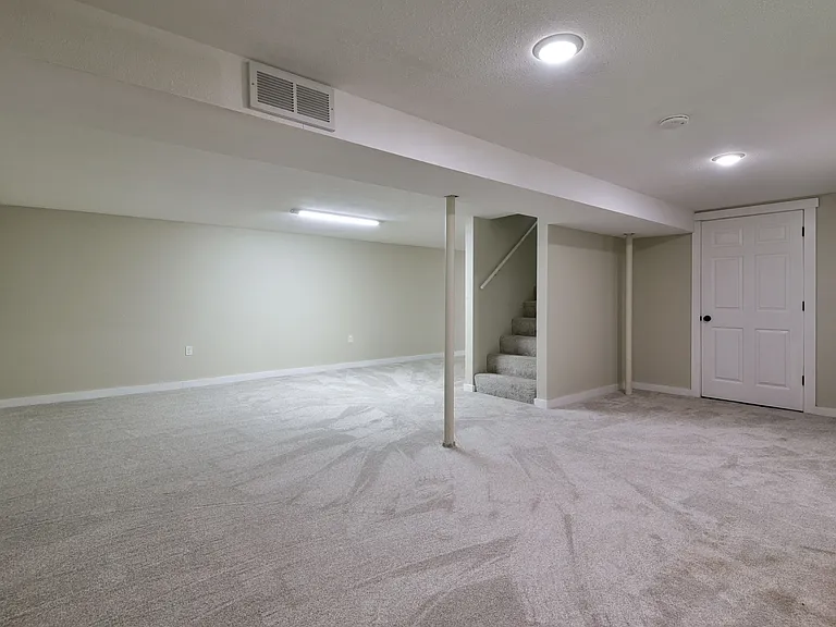 1137 W Main St — Photo 24