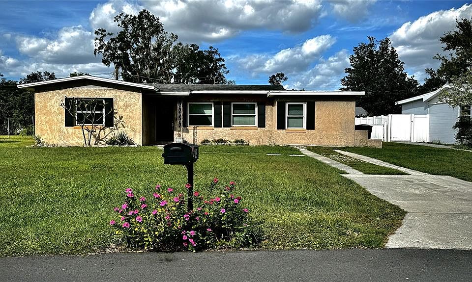1st image of 492 N WASHINGTONIA COURT