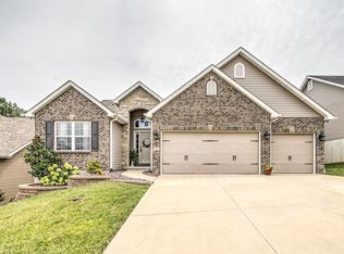 348 Amber Bluff Ln, Imperial, MO 63052