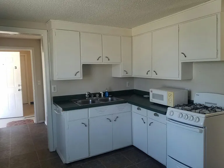 614 3rd St #3 — Photo 3