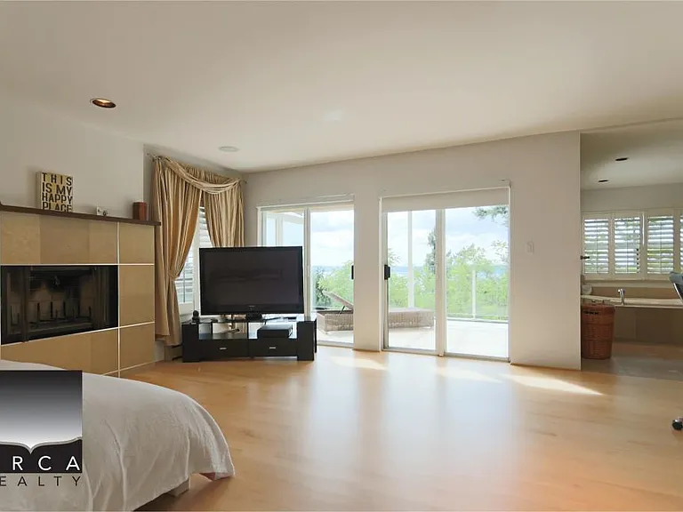 5060 Pinetree Cres — Photo 15