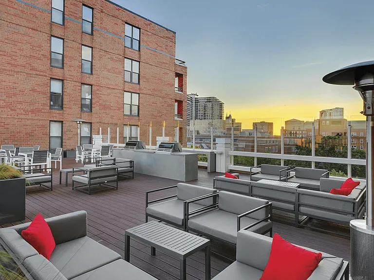 Evanston Place — Photo 14