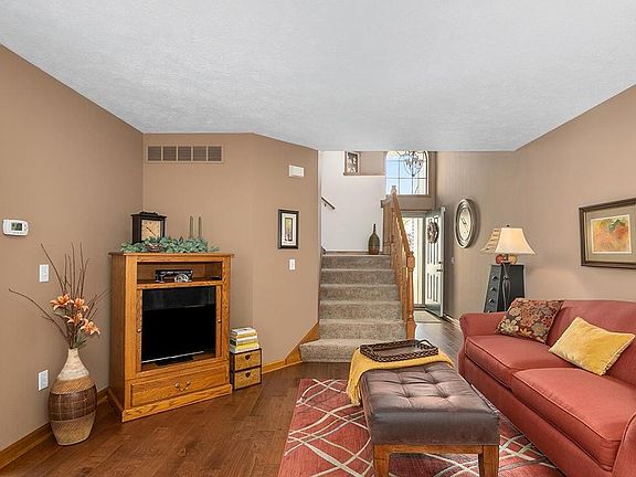 2nd image of 2316 S Highland View Cir SE