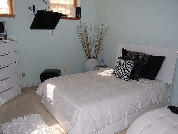 Bed room