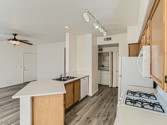 4th image of 1050 E Cactus Ave Unit 1069