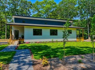 79 Lynncliff Rd, Hampton Bays, NY 11946