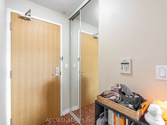 5th image of 68 Grangeway Ave #1015