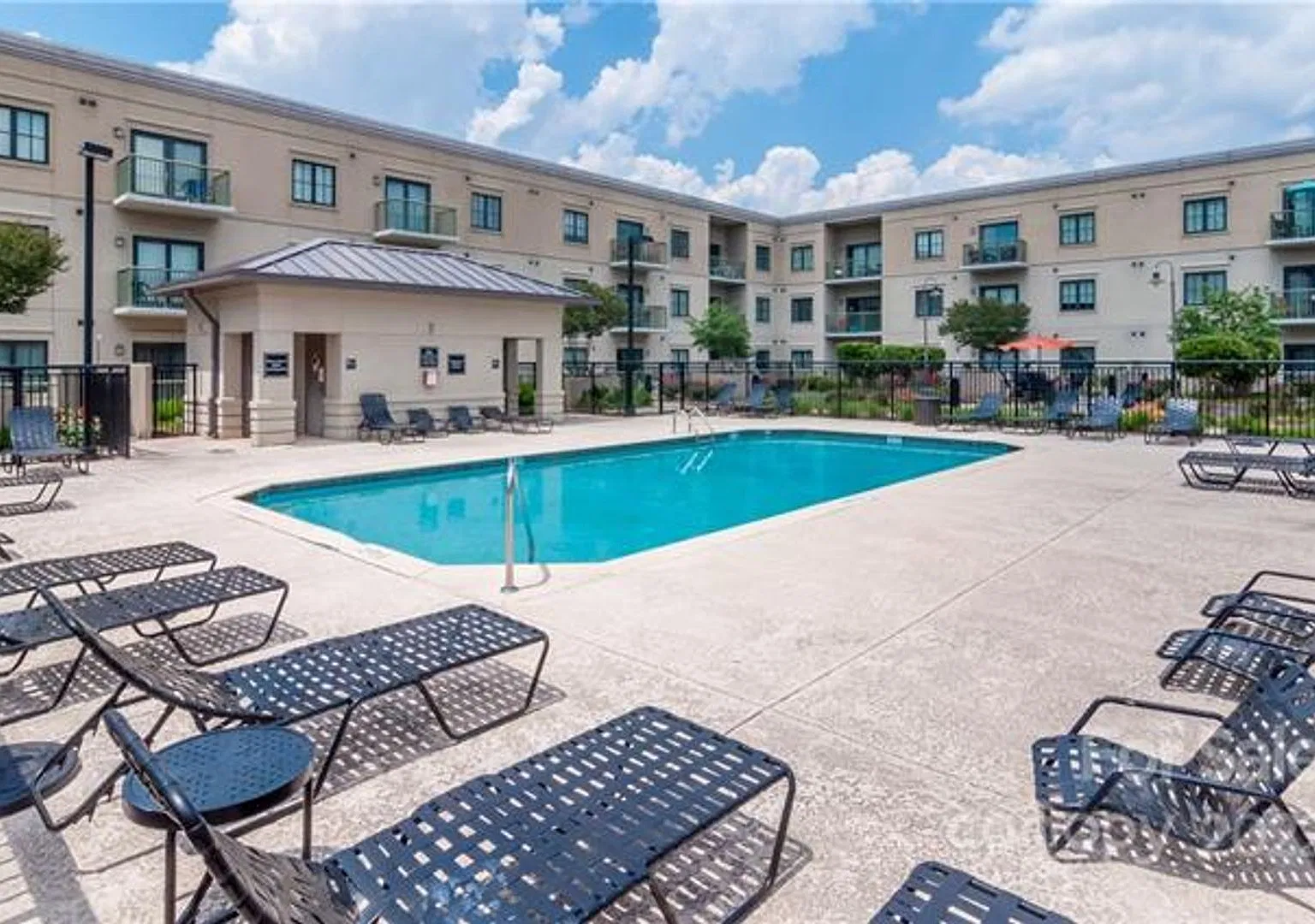 Gorgeous 1 bedroom, 1 bathroom condo in Morrison Condominiums in the heart of Southpark! — Photo 3