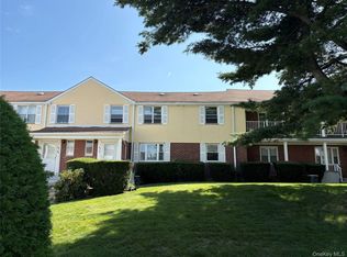 67-71 Cloverdale Ln #148, Oakland Gardens, NY 11364