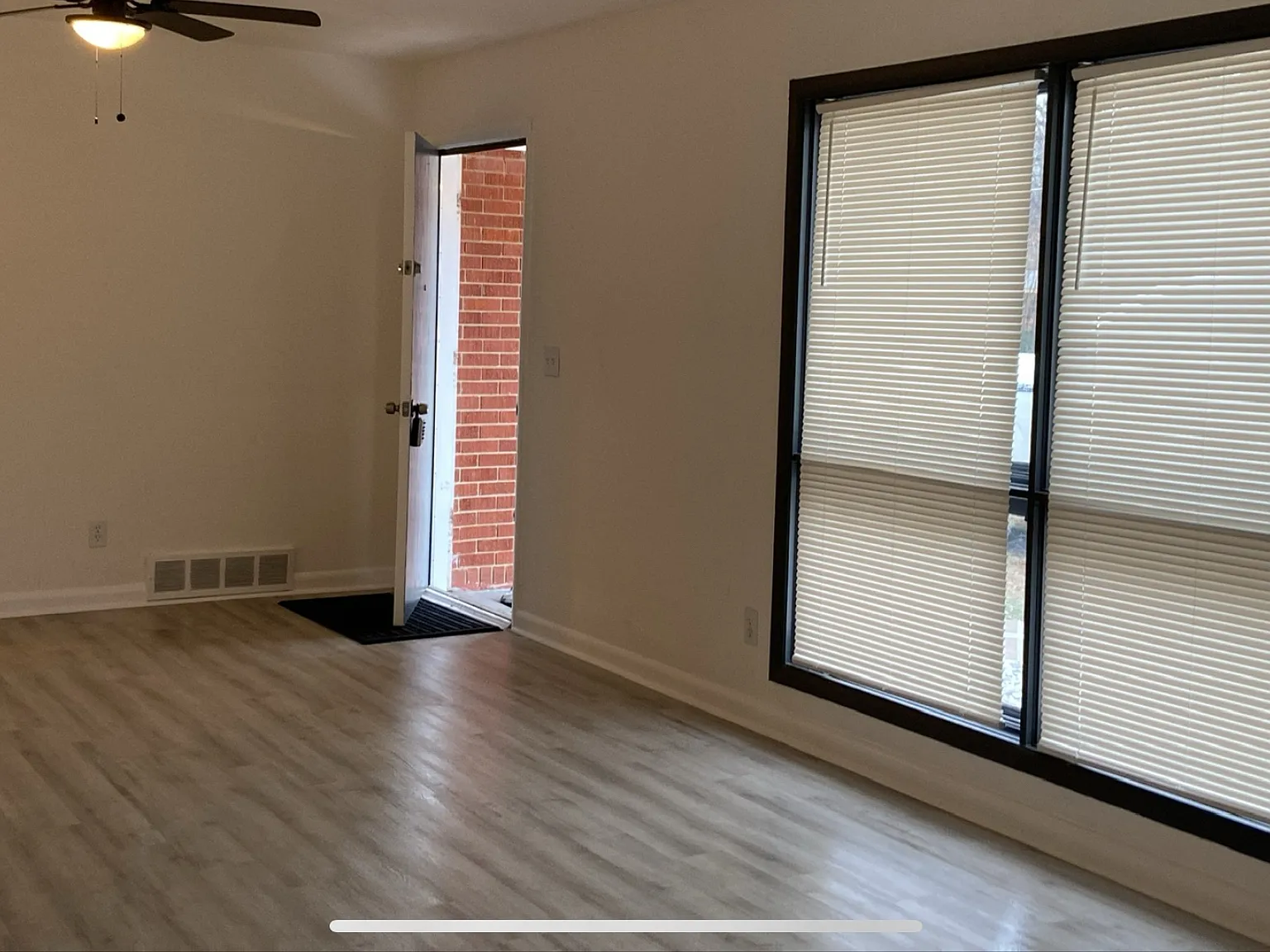 2558 Rice St — Photo 3