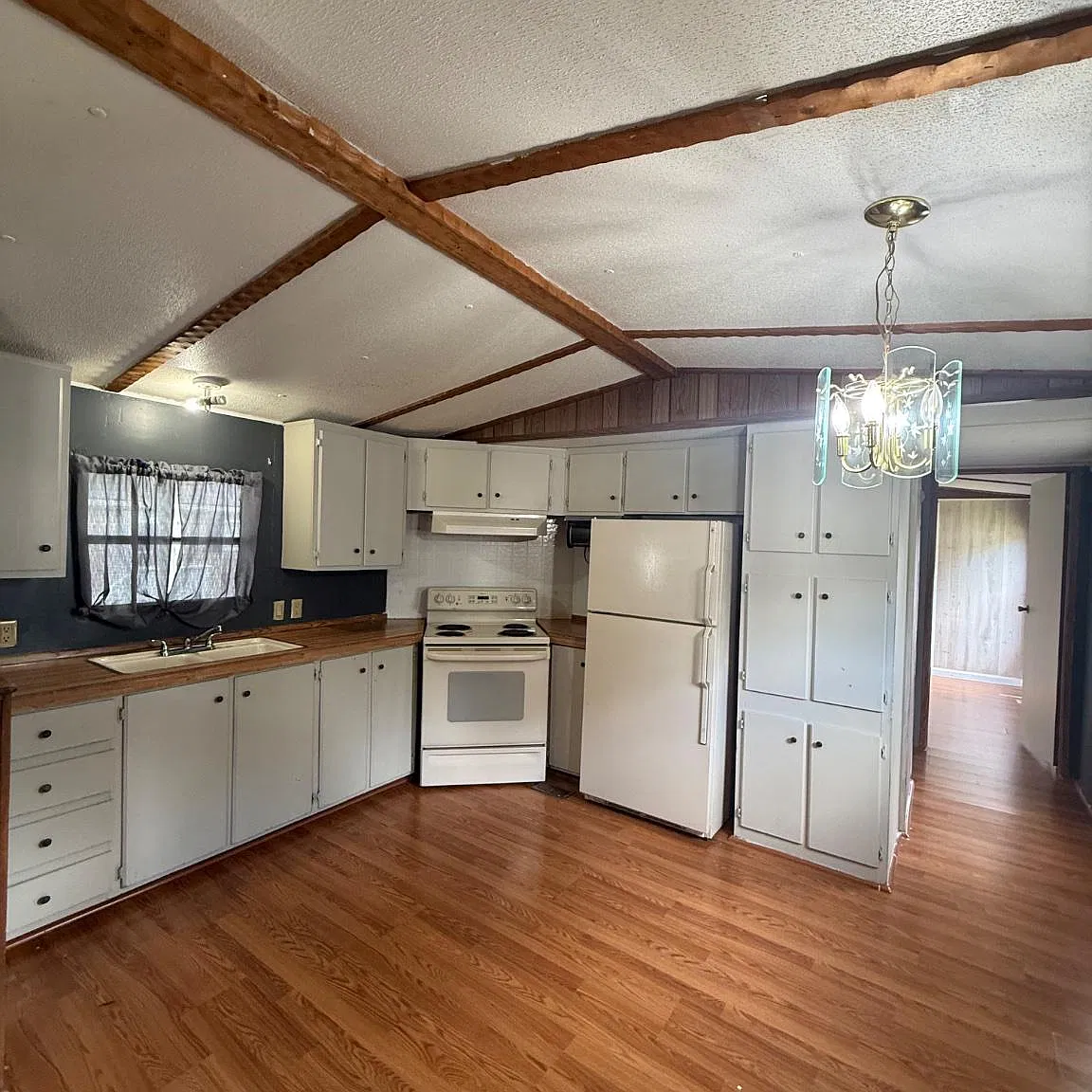 3 bed, 2.0 bath, 980 sqft, $1,400 — Photo 3