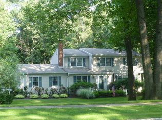 33 Nestling Wood Dr, Long Valley, NJ 07853