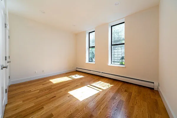 Rented by Uptown Flats LLC | media 18