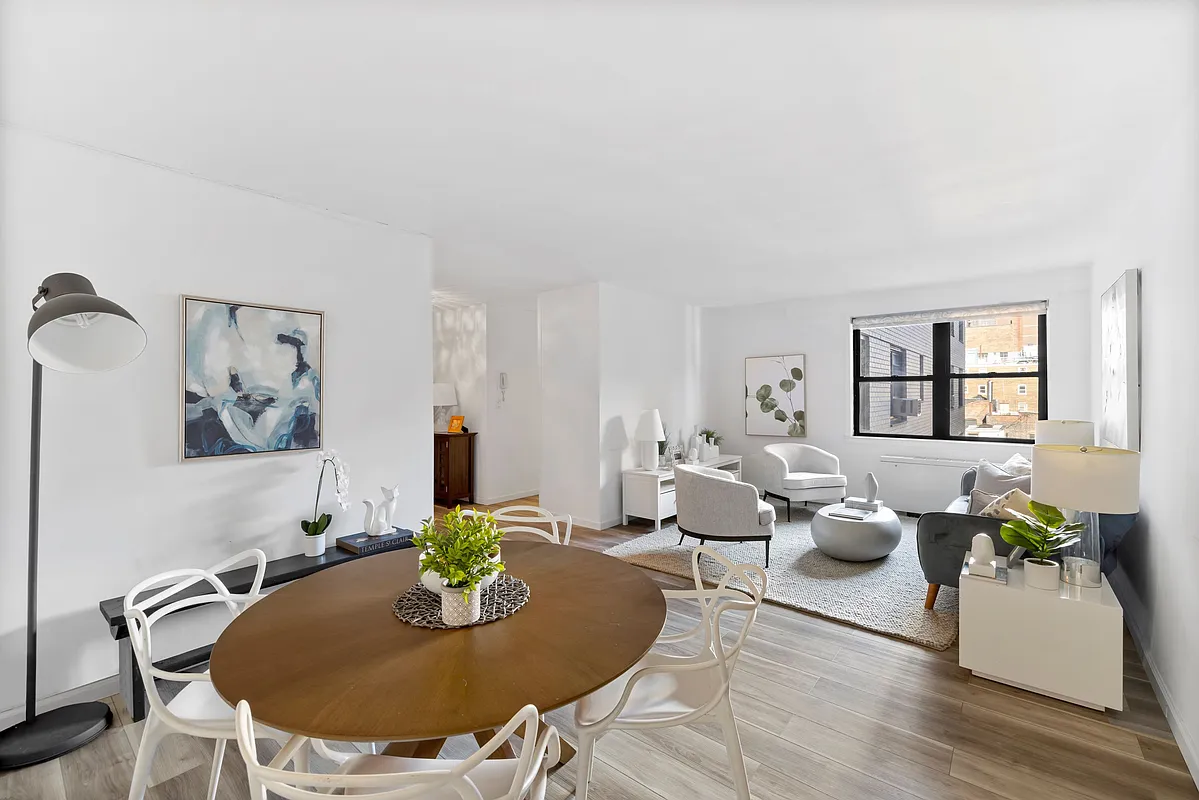 201 East 28th St Unit 8S  