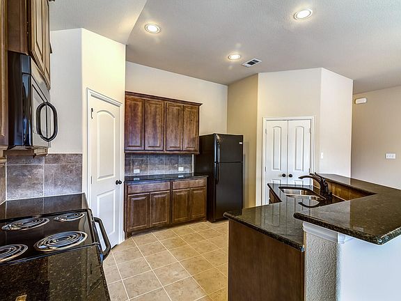 5th image of 1423 Reiger Dr