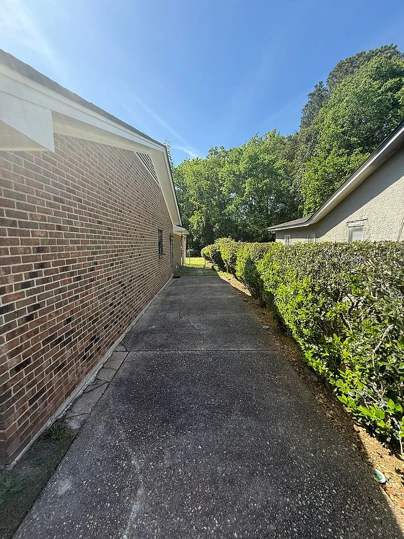 Building Photo - 2655 W Edgemont Ave