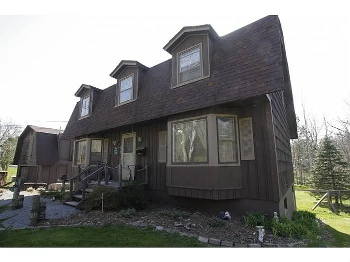 1872 Factory Hollow Rd photo 1