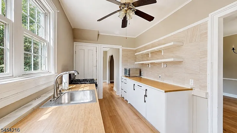 2 bed, 1.0 bath, $3,800 — Photo 2