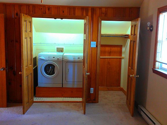 Master bedroom washer/dryer & closet