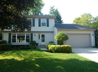 3 Lexington Dr, Vernon Hills, IL 60061