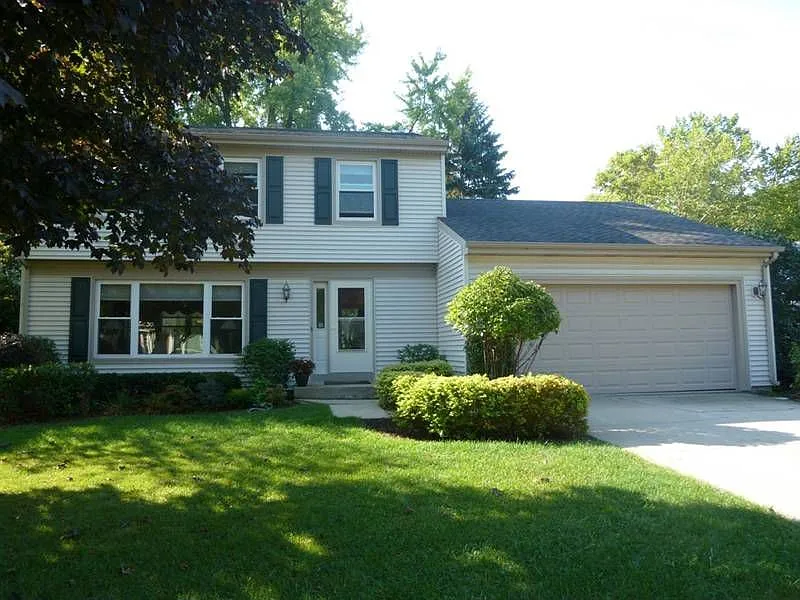 3 Lexington Dr photo 1