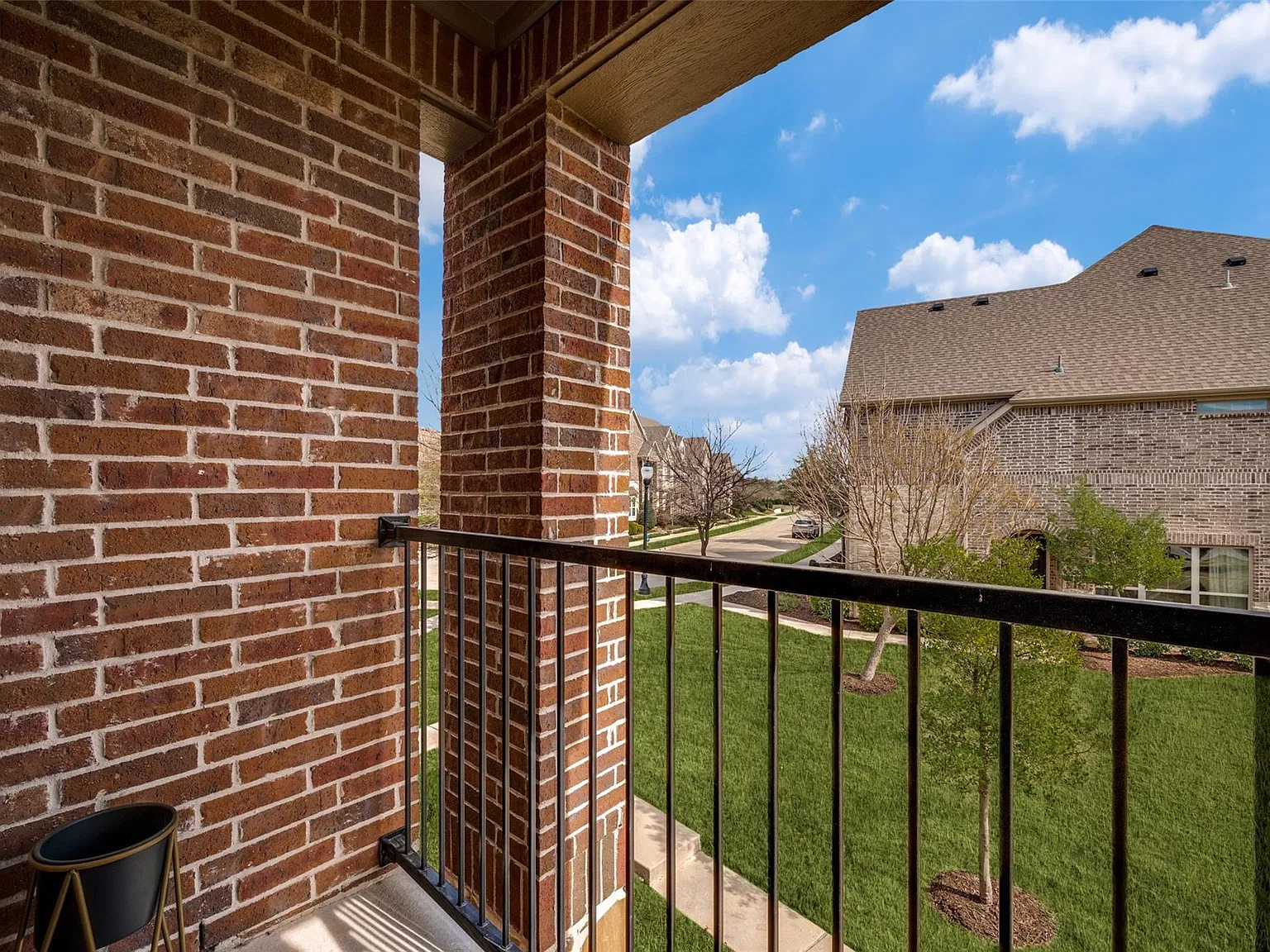 2 bed, 2.0 bath, 1526 sqft, $2,200 — Photo 3