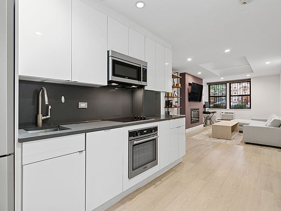 4th image of 433 W 24th St APT C