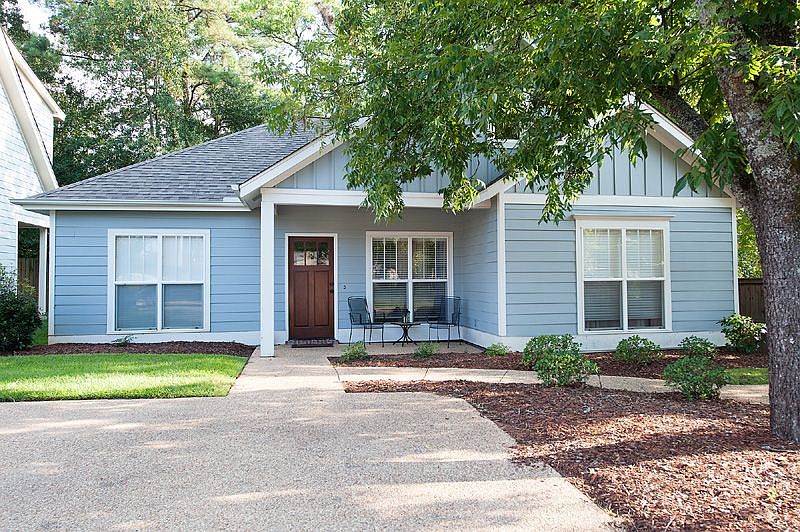 1st image of 125 Camden Pl