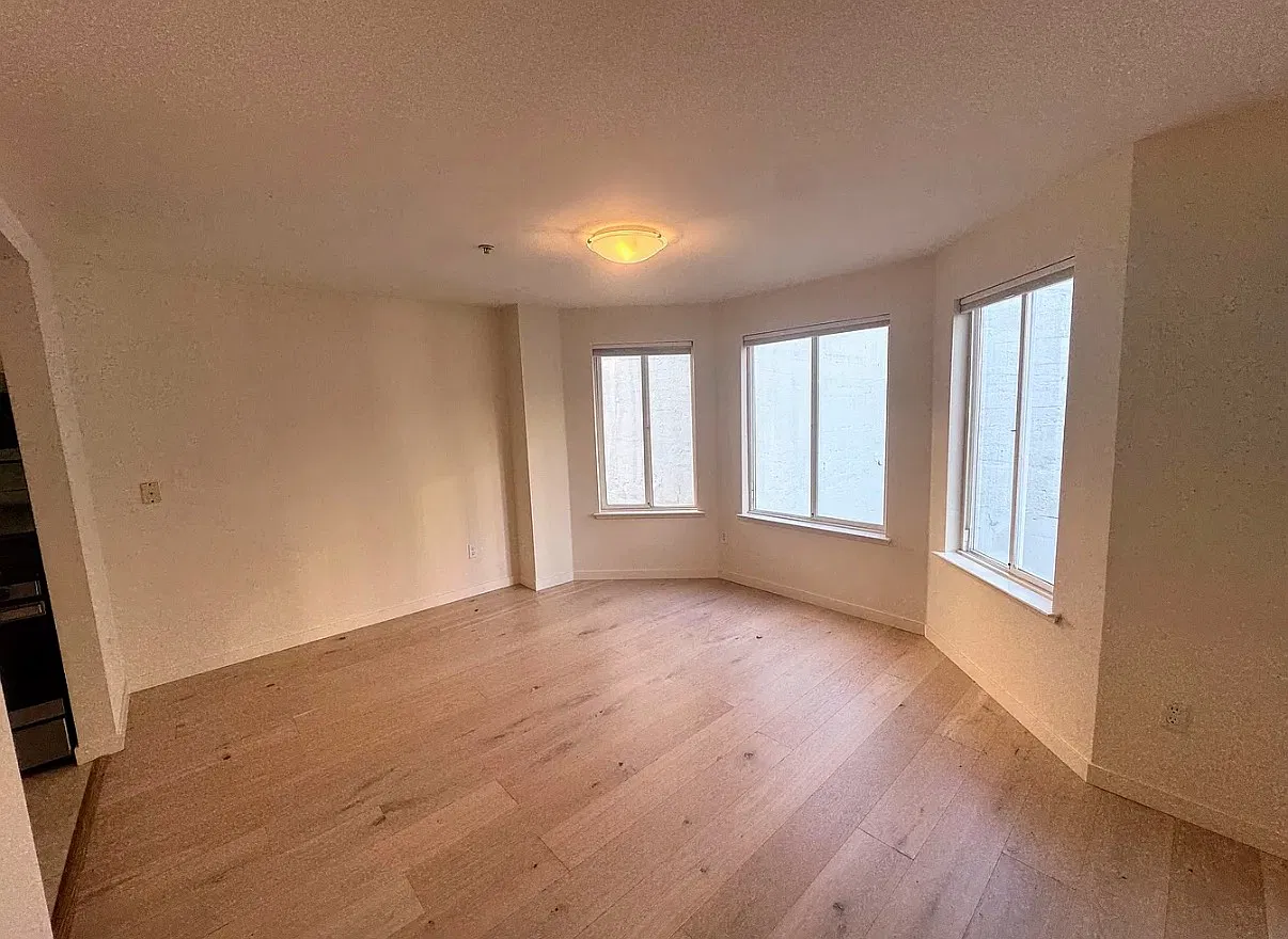 2 bed, 895 sqft, $6,995 — Photo 4