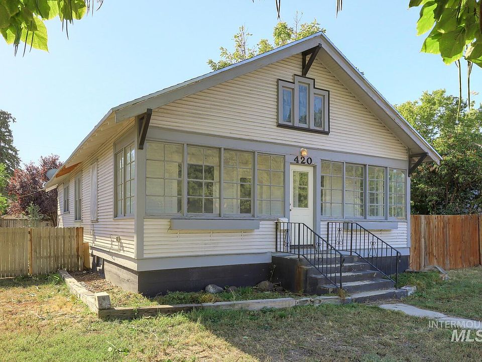 1st image of 420 16th Ave S