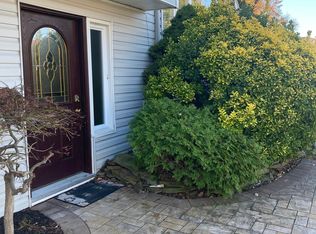 408 Ocean Ave, Oakdale, NY 11769