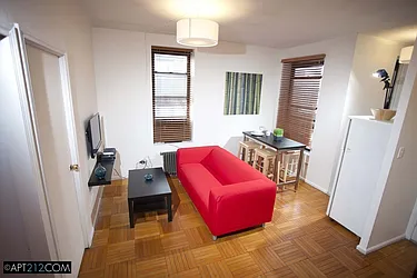 Rented by Robyn Lee, LREB