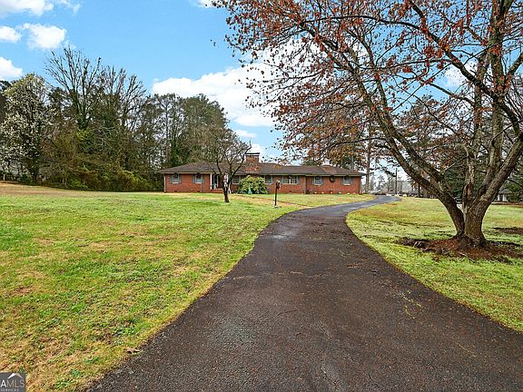 2nd image of 2362 Rugby Ln