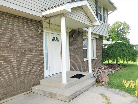 3rd image of 1705 N Nightingale Dr