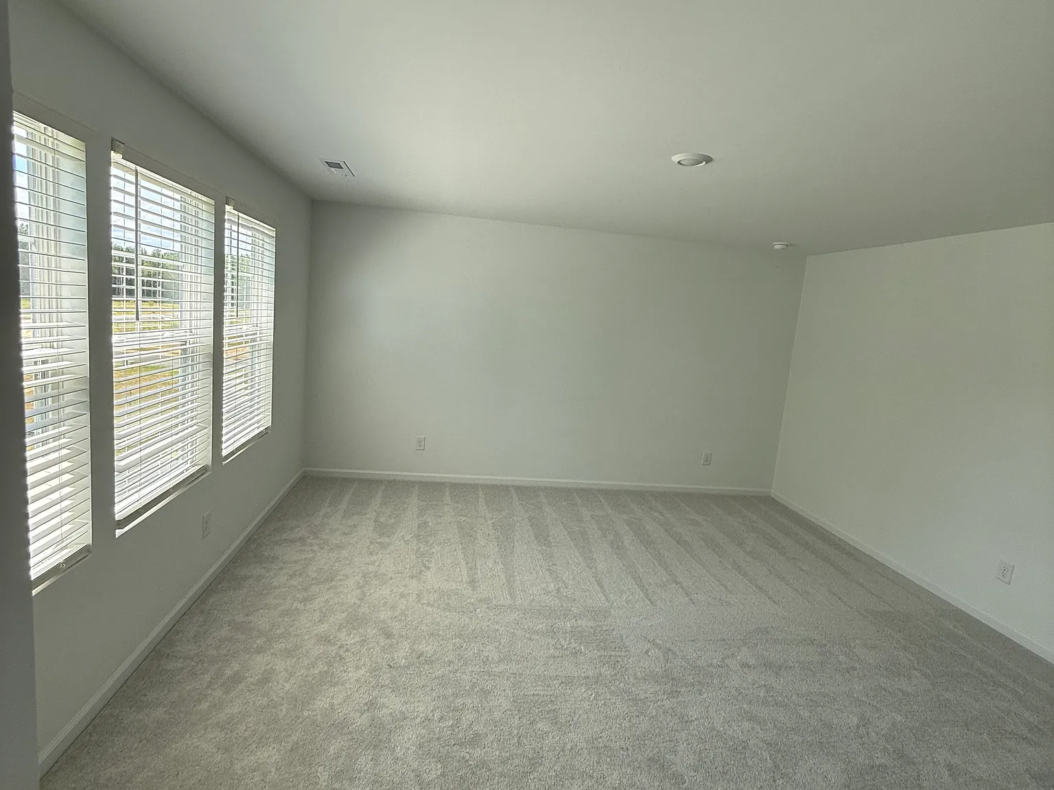 4 bed, 2134 sqft, $2,300 — Photo 4