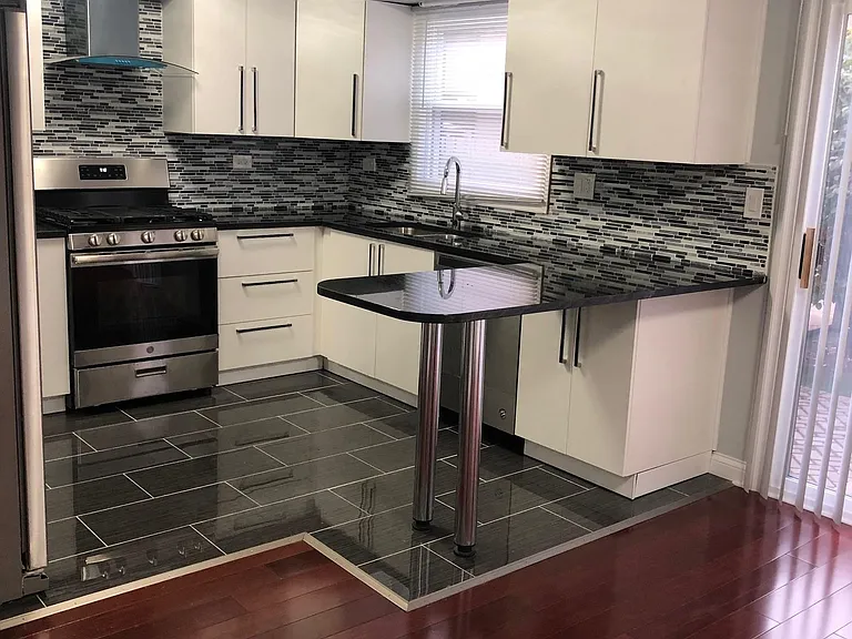 215 Stafford Dr — Photo 9