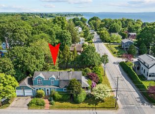 30 Bay Rd, Barrington, RI 02806