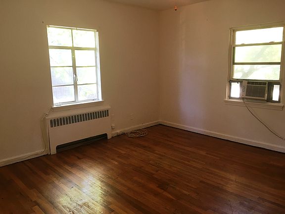 5th image of 1049 Victory Blvd