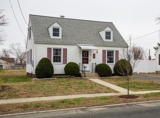 28 Surrey Rd, Springfield, MA 01118