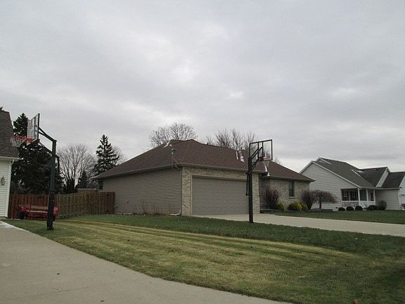 2nd image of 582 E Braeburn Dr