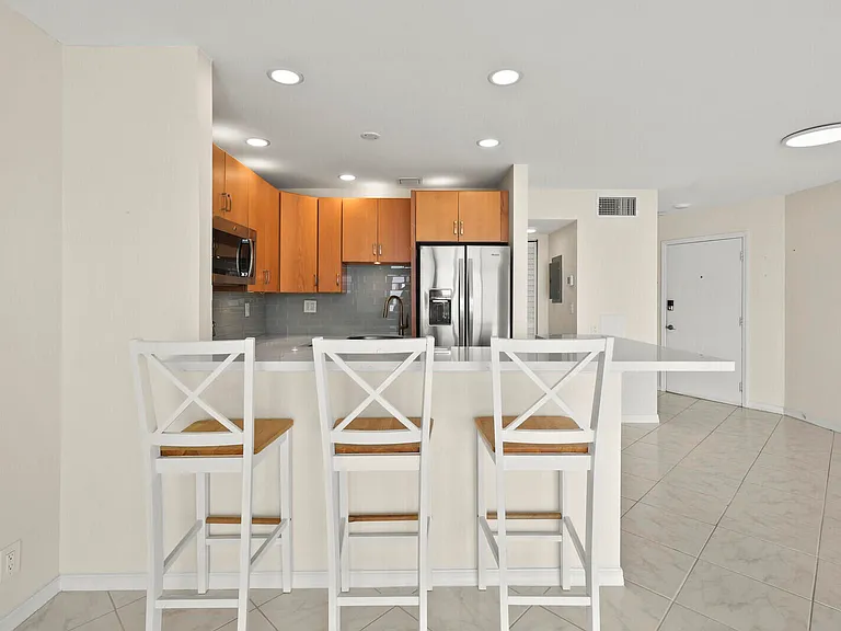 400 Wilma Cir #207 — Photo 10