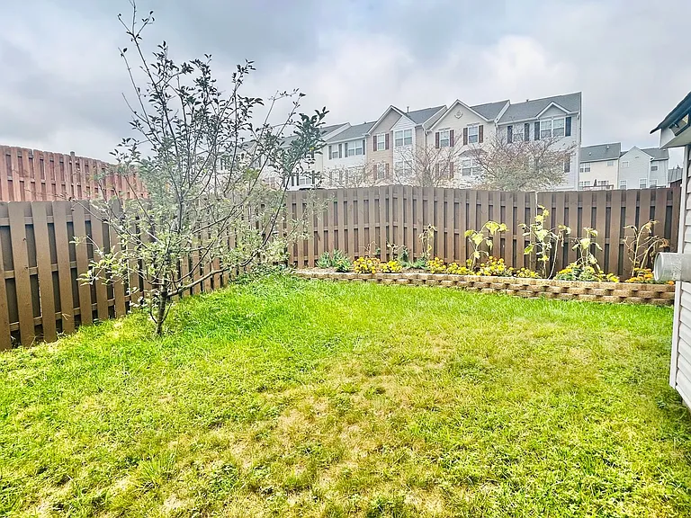 11318 Wytheville Ln — Photo 32